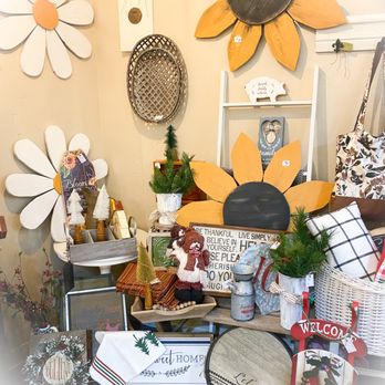 The Shabby Barn - Antiques Near Me - Dallas, Oregon The Shabby Barn - Antiques Near Me - Dallas, Oregon