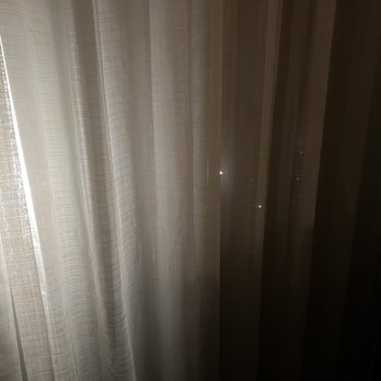Best Western Warren Hotel - The holy blackout curtain - Hotels Near Me - Warren, Michigan