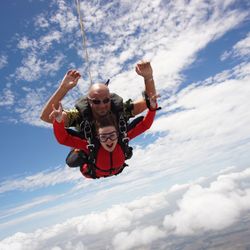 Skydive Spaceland San Marcos - We're soooorin flyyyyin there's not a star in heaven that we can't reeeeach