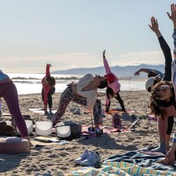 Yoga classes on Venice beach