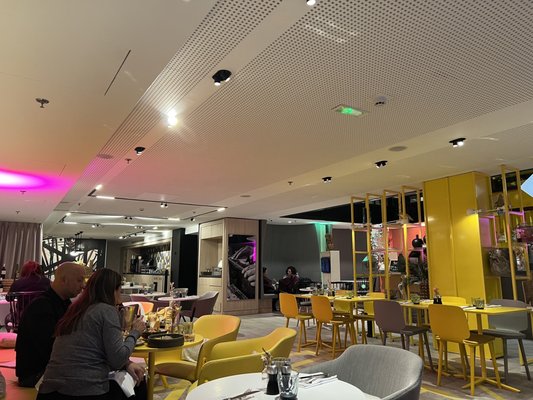 Courtyard by Marriott Paris Gare de Lyon by null