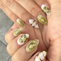 Gel x with chrome, gel and blooming design Gel x with chrome, gel and blooming design
