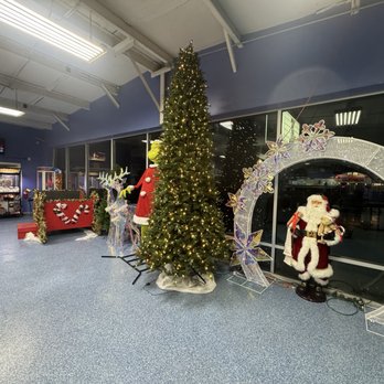 Bluewater Laundry - Holiday decorations - Laundromat Near Me - Knoxville, Tennessee Bluewater Laundry - Holiday decorations - Laundromat Near Me - Knoxville, Tennessee