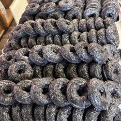 Leavitt's Country Bakery - Chocolate glazed