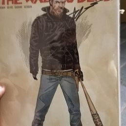 Was able to get this retailer incentive of TWD 163 signed by Robert Kirkman at ECCC due to the help and advice of the owner of this shop.