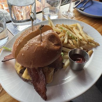 Causwells - Americana Burger - New American Near Me - San Francisco, California