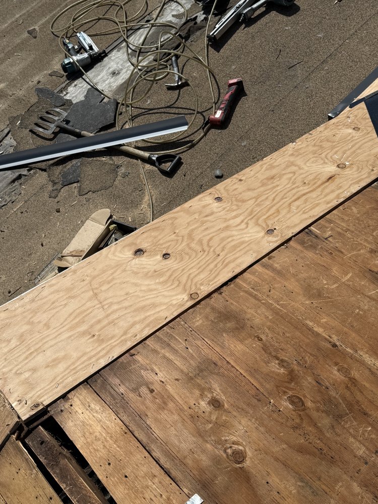 Slide of Gonzalez Roofing Pros