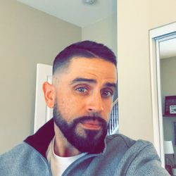 Lucky’s Barbershop & Men’s Club - Fresh bald fade