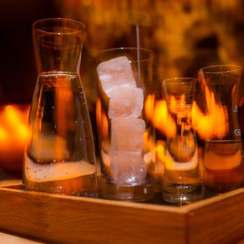 Beavis Bar - "Build Your Own" Gin & Tonic: mit Craft Tonic Sirup und ein von über 50 Gin - Bars Near Me - Berlin, BE