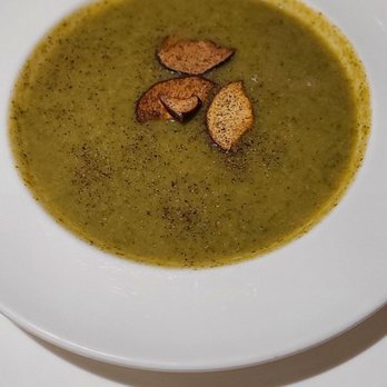 L'Intimiste - Broccoli and apple soup - Steakhouses Near Me - Levis, Quebec