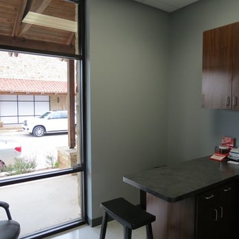 2222 Veterinary Clinic - Veterinarians Near Me - Austin, Texas