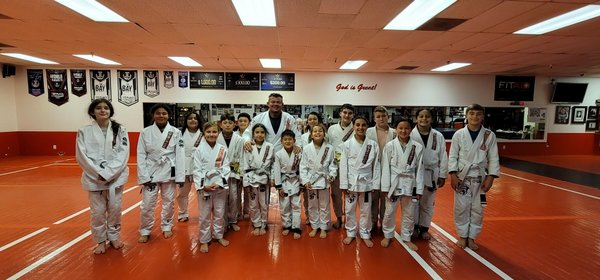 Knockout Fitness Plateaus - Break through fitness barriers with our premier academy, specializing in BJJ and Boxing.  Our diverse range of group classes and personalized kickboxing sessions cater to all levels, ensuring you receive expert guidance tailored to your needs.