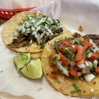 El Taco Jalisco - Carne asada taco (left) and Carnitas taco (right) - Mexican Near Me - Buford, Georgia