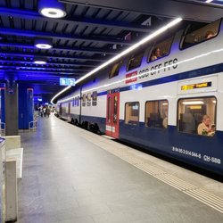 Bahnhof Zürich Flughafen - Platform 2 at ZRH Train Station