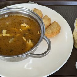 Punto Latino - Chicken stew and veggie fried rice