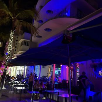 Palace Bar - The bad sidewalk tables without a view of the drag show. - Gay Bars Near Me - Miami Beach, Florida