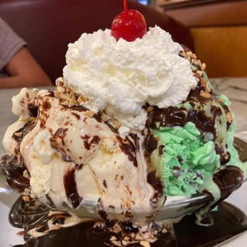 Fenton's Creamery - The Saddleback Brownie - Ice Cream & Frozen Yogurt Near Me - Vacaville, California