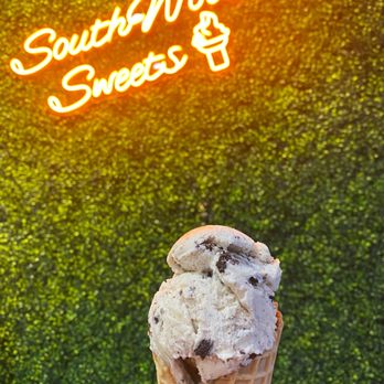 Southwood Sweets - Cookies and cream - Ice Cream & Frozen Yogurt Near Me - Tallahassee, Florida Southwood Sweets - Cookies and cream - Ice Cream & Frozen Yogurt Near Me - Tallahassee, Florida
