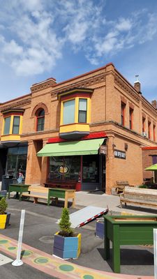 Bernice's Bakery by null