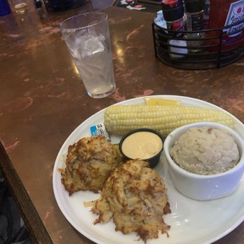 Bethany Blues BBQ Pit - Come on daddy ! My friends crab cakes were so good - Barbeque Near Me - Bethany Beach, Delaware
