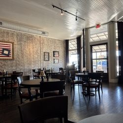 Sweet Southern Comfort - Seating area. Nice!