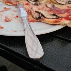 Café Axel - Ubagt rå pizza.