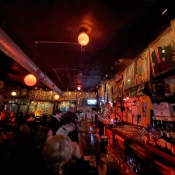 Old Town Ale House - the interior of the bar - Pubs Near Me - Chicago, Illinois