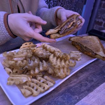 Treylor Park - Smash Burger - New American Near Me - Savannah, Georgia
