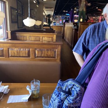 Macado's - An empty restaurant. No business. Wonder why? - Burgers Near Me - Harrisonburg, Virginia Macado's - An empty restaurant. No business. Wonder why? - Burgers Near Me - Harrisonburg, Virginia