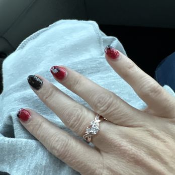 Creative Nails II - Needed a repaint on my middle nail.  Paint was chipped and missing. - Nail Salons Near Me - Dunedin, Florida