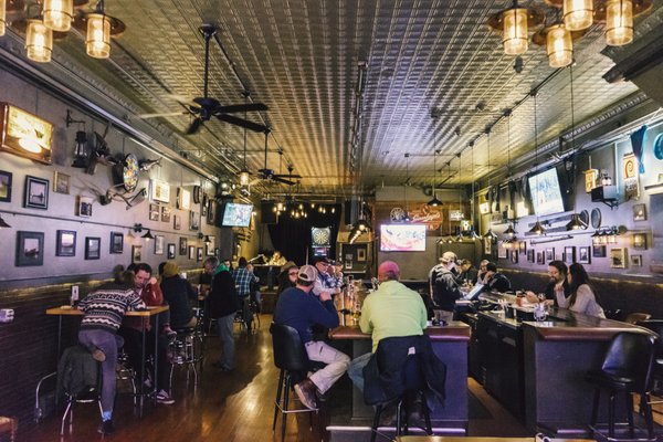 Cedar Lounge Earth Rider Brewery taproom by null