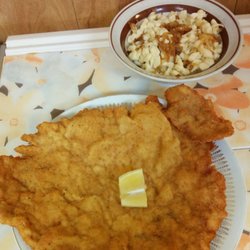 Duna Bistro - Schnitzel and spaetzle (egg noodles) with caramelized onions
