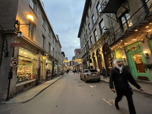 Rue St-Paul Ouest by null