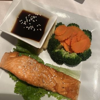 Mama Thai - Thai Near Me - Oak Park, Illinois