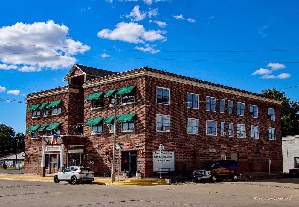 TRUCOUNTRY INN Updated October 2024 35 Photos & 10 Reviews 202 W