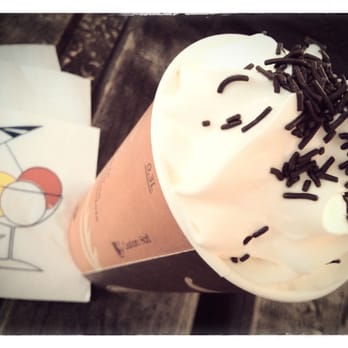 Winkels Bäckerei SchokoLadenEis - Eiskaffee mit zwei Kugeln Eis nach Wahl... - Ice Cream & Frozen Yogurt Near Me - Berlin, BE Winkels Bäckerei SchokoLadenEis - Eiskaffee mit zwei Kugeln Eis nach Wahl... - Ice Cream & Frozen Yogurt Near Me - Berlin, BE