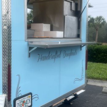 Peachey's Baking - Truck - Food Trucks Near Me - Sarasota, Florida