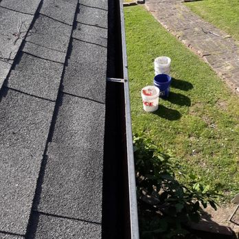 Michael Byrd Window Cleaning - After cleaning the gutter. - Window Washing Near Me