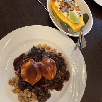 SixtyTwo MarcKet - Loco moco + sunrise papaya - New American Near Me - Wailuku, Hawaii