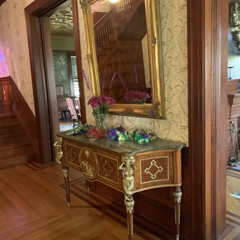 Grand Manor Mansion - Entry parlor table - Bed & Breakfast Near Me - Galveston, Texas