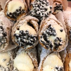 Bernardino's Bakery - Freshly filled canolis