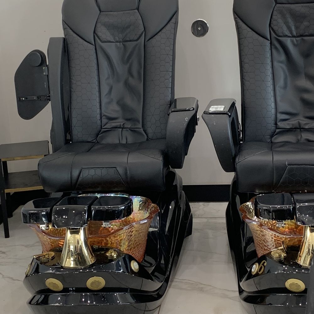 AVA Nail Bar - Pedicure chairs - Nail Salons Near Me - Schaumburg, Illinois