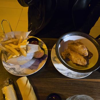 Mamajuana Cafe - Chicken wings and fries - Dance Clubs Near Me - Woodbridge Township, New Jersey