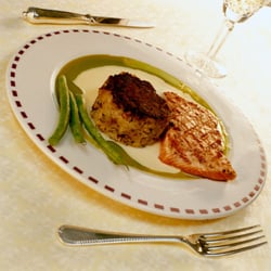 La Chapelle Saint Martin - Viande grilée sauce roti repas diner manger restaurant plat illustration