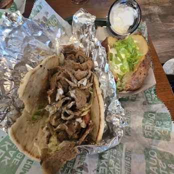 Quaker Steak & Lube - Gyro - Chicken Wings Near Me - Sevierville, Tennessee Quaker Steak & Lube - Gyro - Chicken Wings Near Me - Sevierville, Tennessee