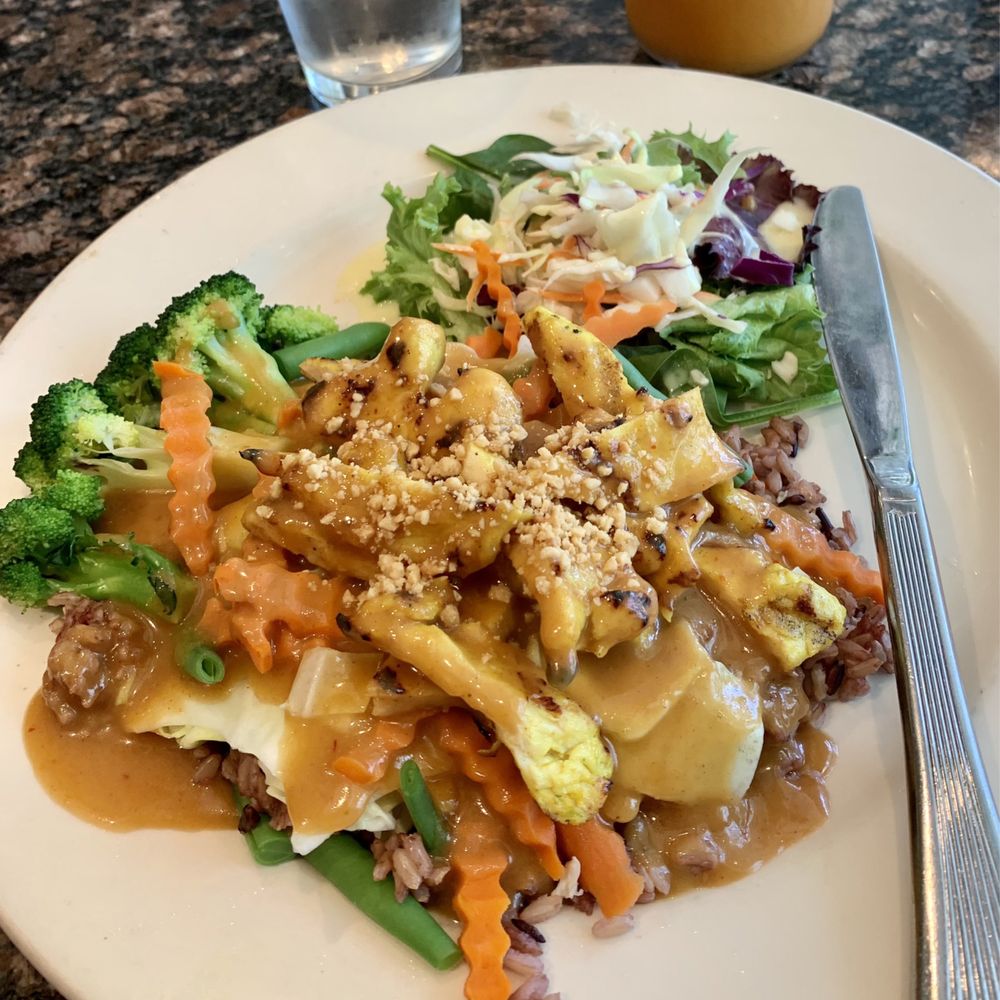 Yummy grilled chicken topped with peanut sauce, broccoli and salad! Yummy grilled chicken topped with peanut sauce, broccoli and salad!