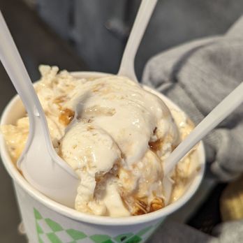 Rori's Artisanal Creamery - Banana Brown Sugar and Honey Almond Crunch - Ice Cream & Frozen Yogurt Near Me - Santa Barbara, California Rori's Artisanal Creamery - Banana Brown Sugar and Honey Almond Crunch - Ice Cream & Frozen Yogurt Near Me - Santa Barbara, California