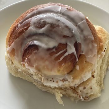 Bakery Andante - Cinnamon Roll - Bakeries Near Me - Edinburgh, EDH