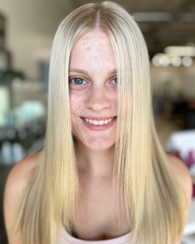Chloe Hair Lounge Logo