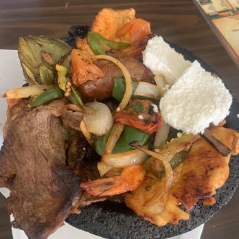 Daisy's Restaurant - Molcajete Mixto - Mexican Near Me - Los Angeles, California Daisy's Restaurant - Molcajete Mixto - Mexican Near Me - Los Angeles, California